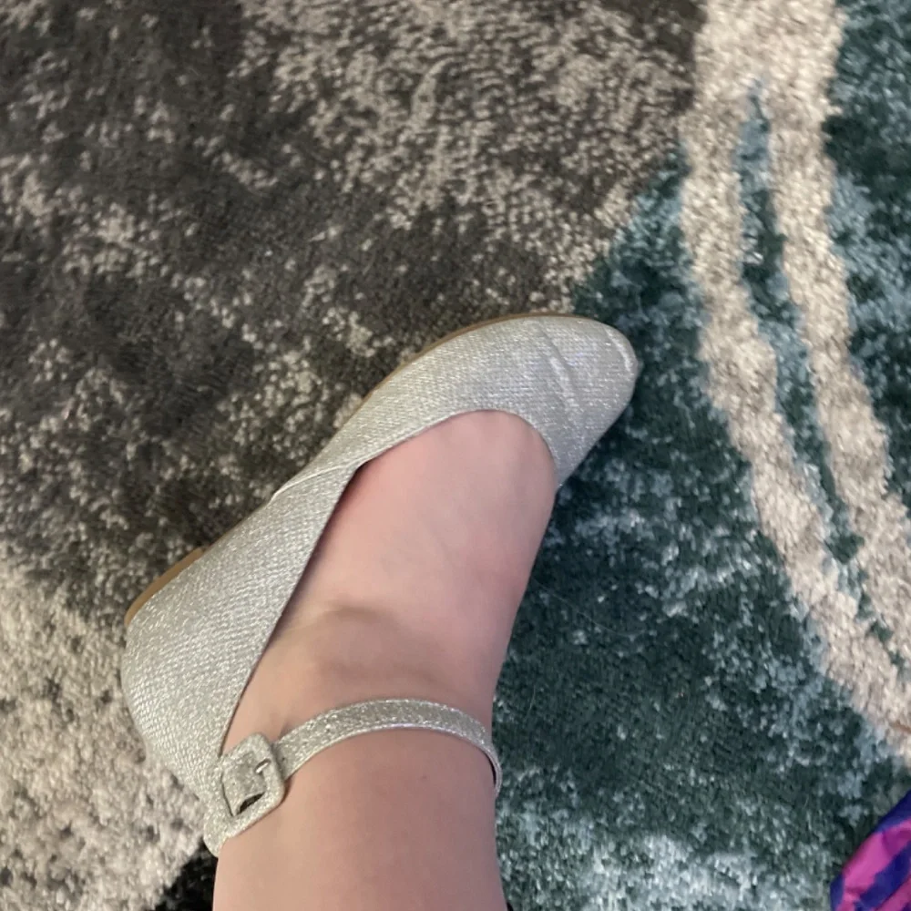 Shoes - Picture 2 of 7